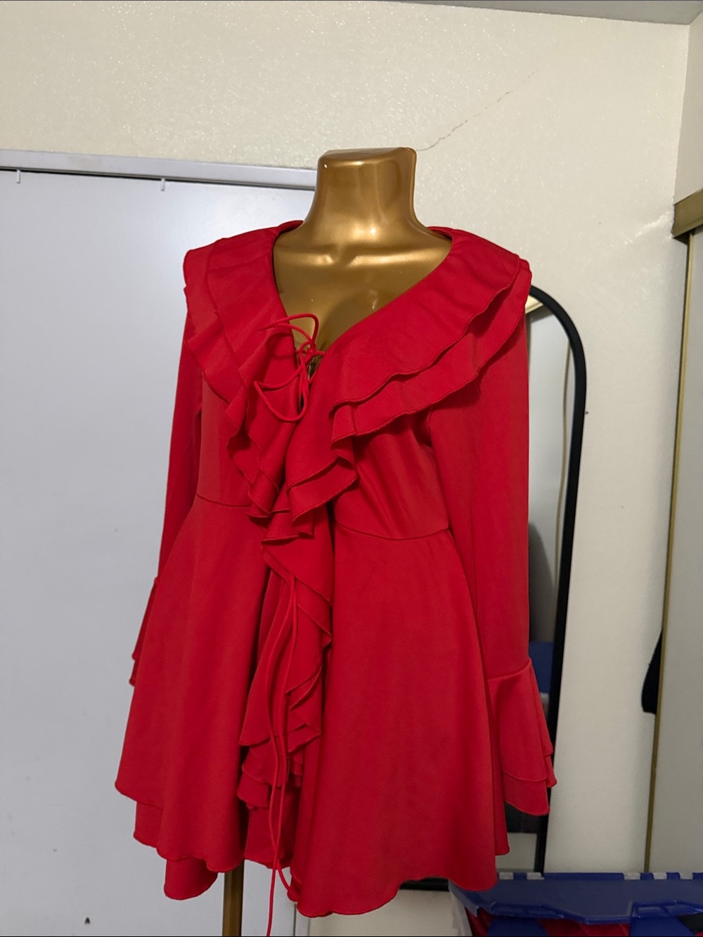 SHEIN Red Long-Sleeve Ruffle Front Dress dice  sizeOXLpero viene reducido